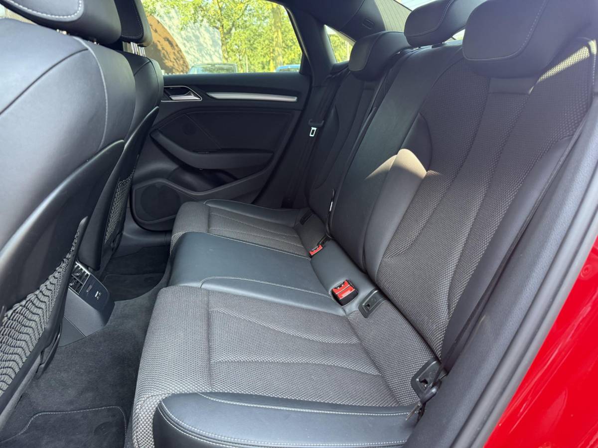 Audi A3 Audi A3 Limousine 35 TFSI CoD Advance Sport S-LINE BINNEN + BUITEN| PANO| STOELVERWARMING| LED| 2E EIGENAAR| ORIGINEEL NEDERLANDS NAP| DIGITAAL DASH| CARPLAY|
