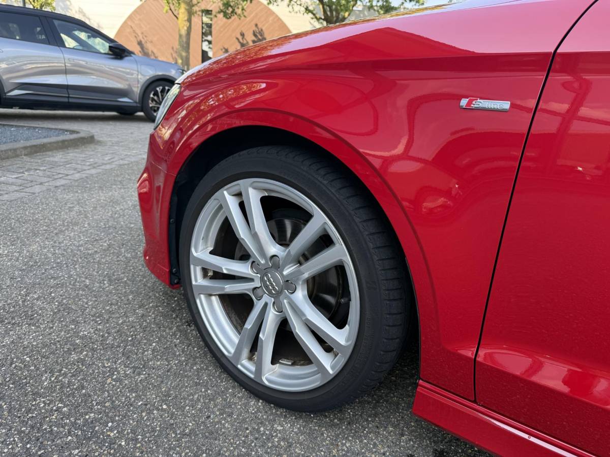 Audi A3 Audi A3 Limousine 35 TFSI CoD Advance Sport S-LINE BINNEN + BUITEN| PANO| STOELVERWARMING| LED| 2E EIGENAAR| ORIGINEEL NEDERLANDS NAP| DIGITAAL DASH| CARPLAY|
