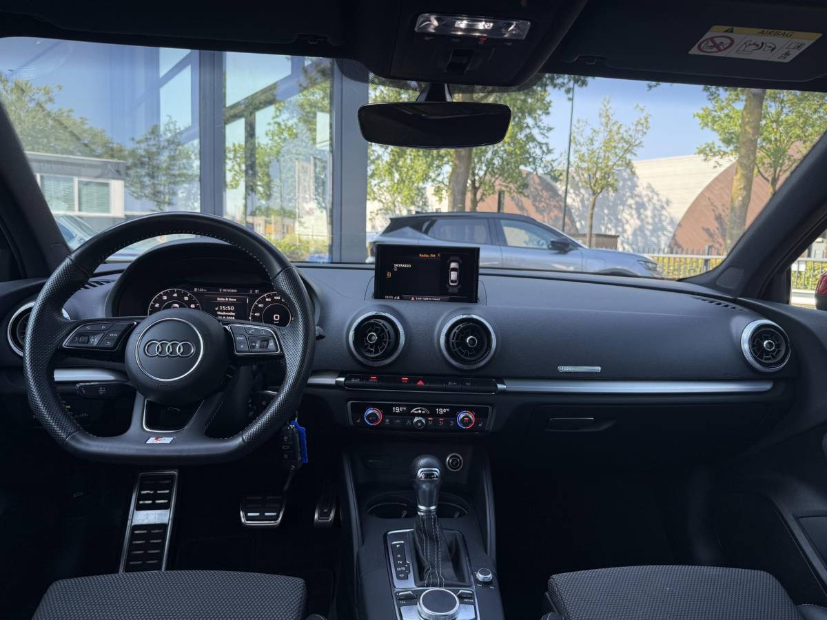 Audi A3 Audi A3 Limousine 35 TFSI CoD Advance Sport S-LINE BINNEN + BUITEN| PANO| STOELVERWARMING| LED| 2E EIGENAAR| ORIGINEEL NEDERLANDS NAP| DIGITAAL DASH| CARPLAY|