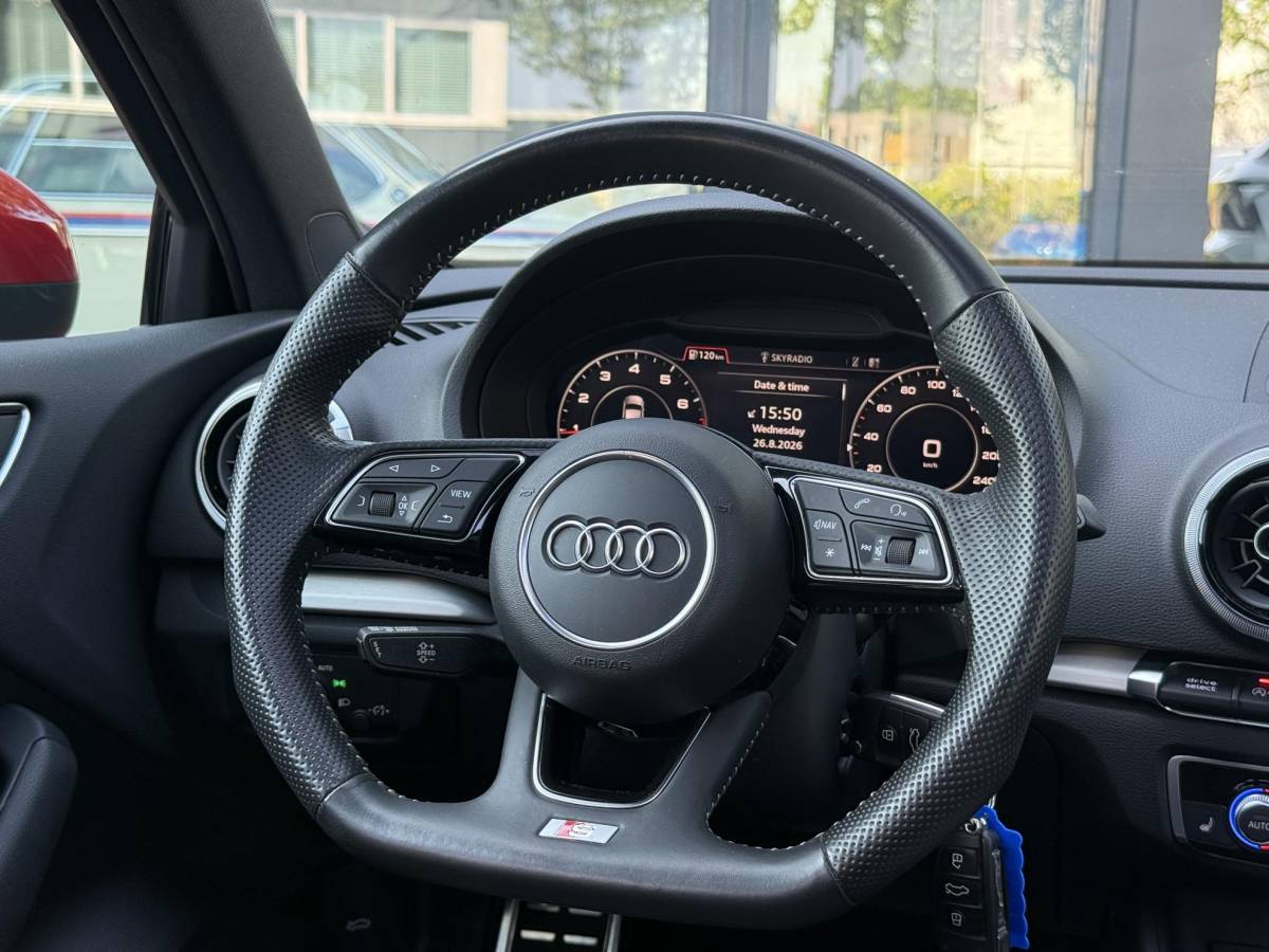Audi A3 Audi A3 Limousine 35 TFSI CoD Advance Sport S-LINE BINNEN + BUITEN| PANO| STOELVERWARMING| LED| 2E EIGENAAR| ORIGINEEL NEDERLANDS NAP| DIGITAAL DASH| CARPLAY|