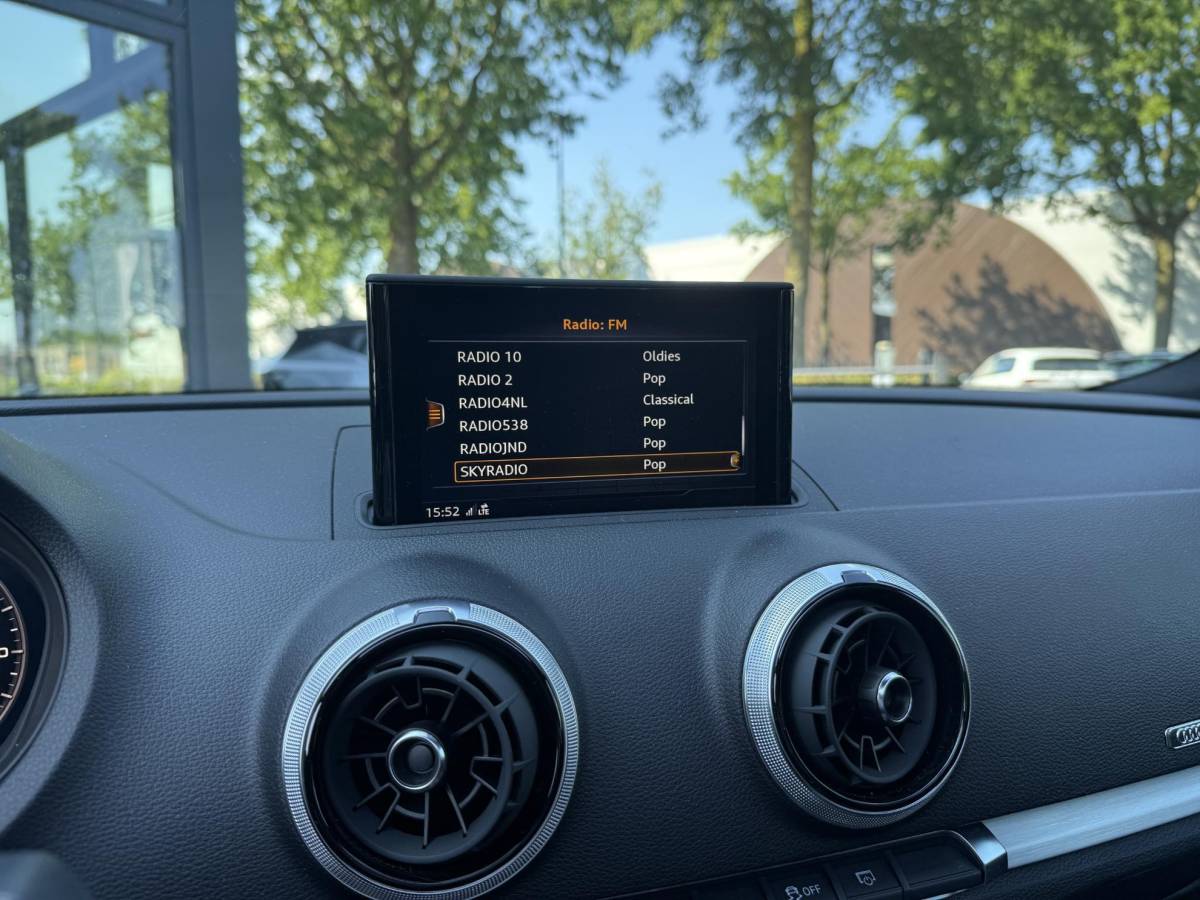 Audi A3 Audi A3 Limousine 35 TFSI CoD Advance Sport S-LINE BINNEN + BUITEN| PANO| STOELVERWARMING| LED| 2E EIGENAAR| ORIGINEEL NEDERLANDS NAP| DIGITAAL DASH| CARPLAY|