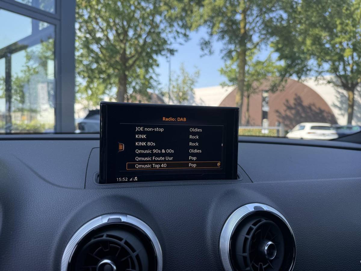 Audi A3 Audi A3 Limousine 35 TFSI CoD Advance Sport S-LINE BINNEN + BUITEN| PANO| STOELVERWARMING| LED| 2E EIGENAAR| ORIGINEEL NEDERLANDS NAP| DIGITAAL DASH| CARPLAY|