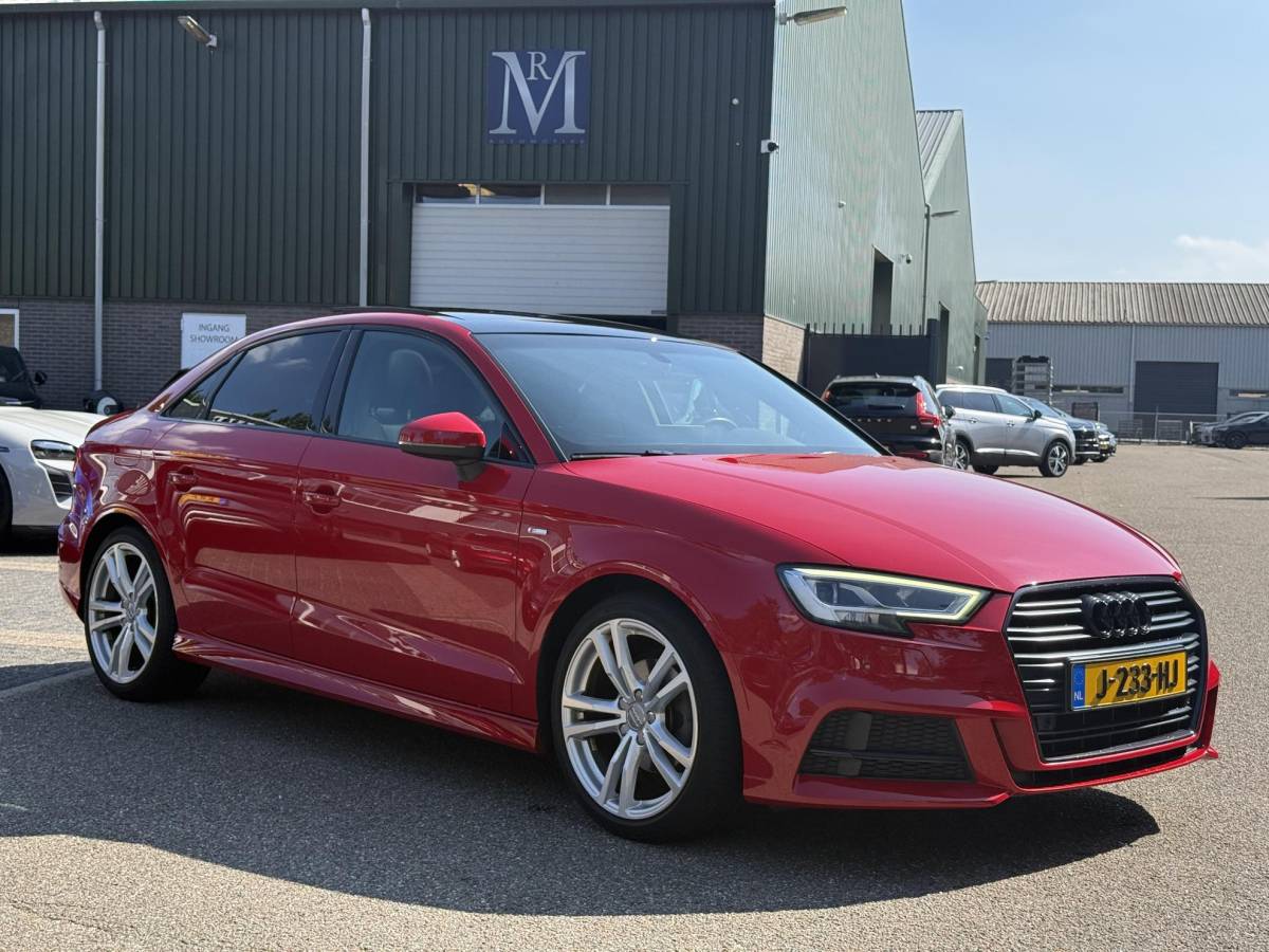 Audi A3 Audi A3 Limousine 35 TFSI CoD Advance Sport S-LINE BINNEN + BUITEN| PANO| STOELVERWARMING| LED| 2E EIGENAAR| ORIGINEEL NEDERLANDS NAP| DIGITAAL DASH| CARPLAY|