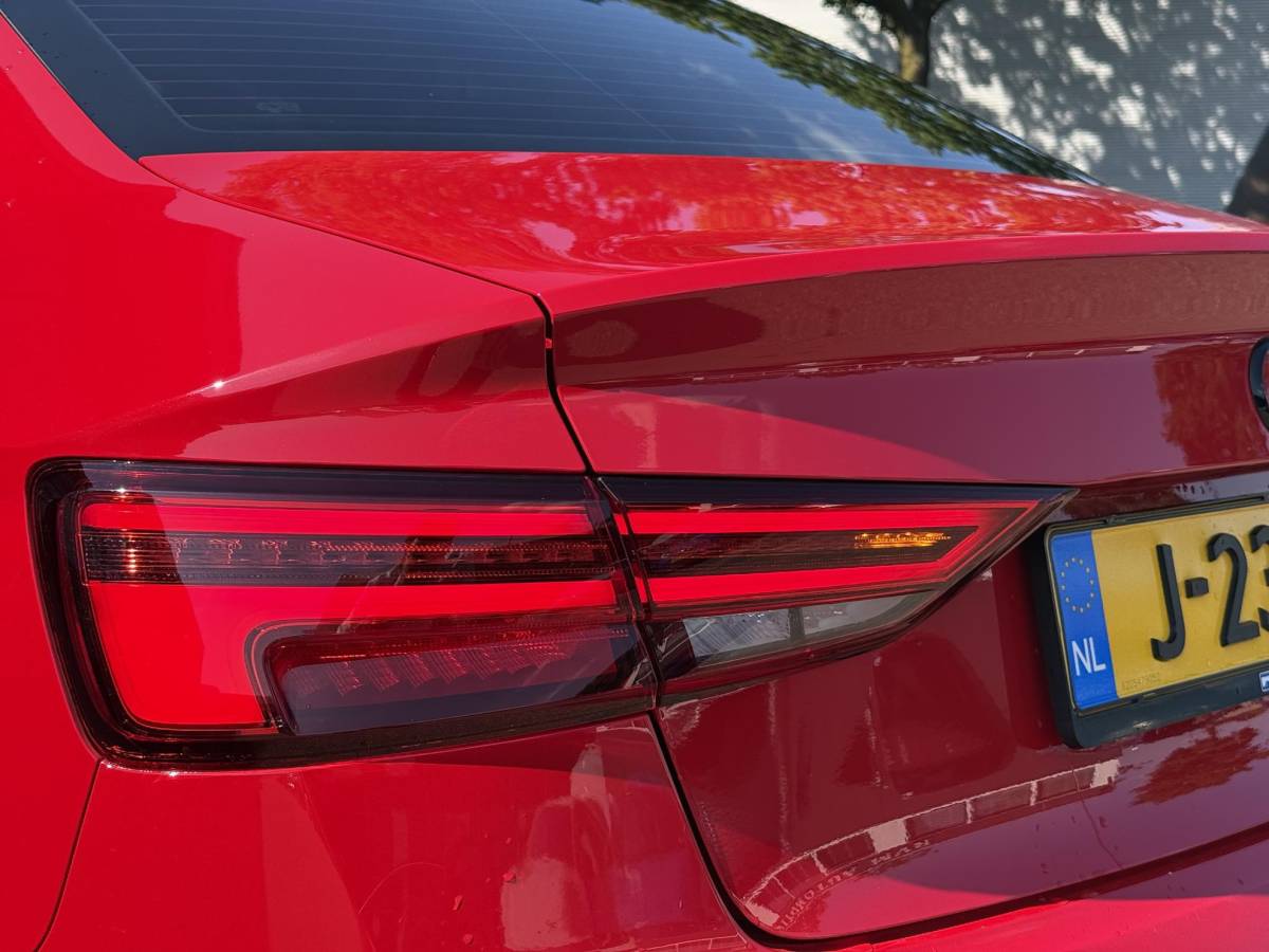 Audi A3 Audi A3 Limousine 35 TFSI CoD Advance Sport S-LINE BINNEN + BUITEN| PANO| STOELVERWARMING| LED| 2E EIGENAAR| ORIGINEEL NEDERLANDS NAP| DIGITAAL DASH| CARPLAY|