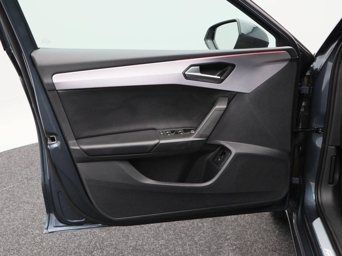 SEAT Leon SEAT Leon Sportstourer 1.5 TSi 204 Pk e-Hybrid FR Business | Stoel/Stuurverwarming | Camera | Trekhaak | Navigatie | 17 Inch | 34.512 Km !!