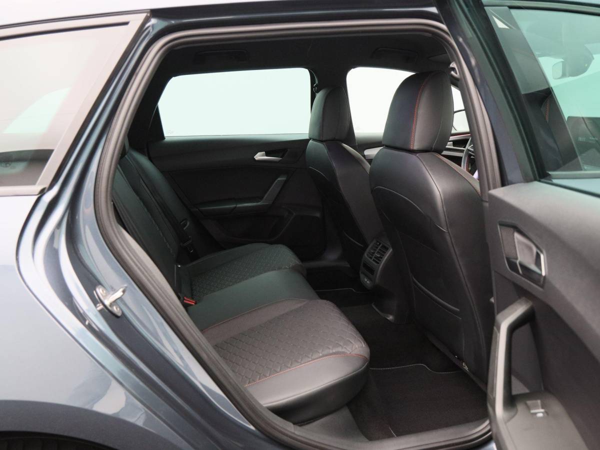 SEAT Leon SEAT Leon Sportstourer 1.5 TSi 204 Pk e-Hybrid FR Business | Stoel/Stuurverwarming | Camera | Trekhaak | Navigatie | 17 Inch | 34.512 Km !!