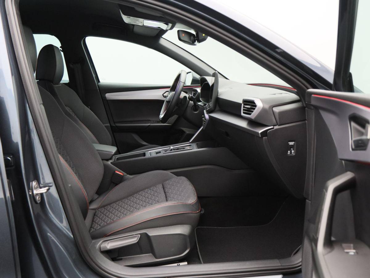 SEAT Leon SEAT Leon Sportstourer 1.5 TSi 204 Pk e-Hybrid FR Business | Stoel/Stuurverwarming | Camera | Trekhaak | Navigatie | 17 Inch | 34.512 Km !!