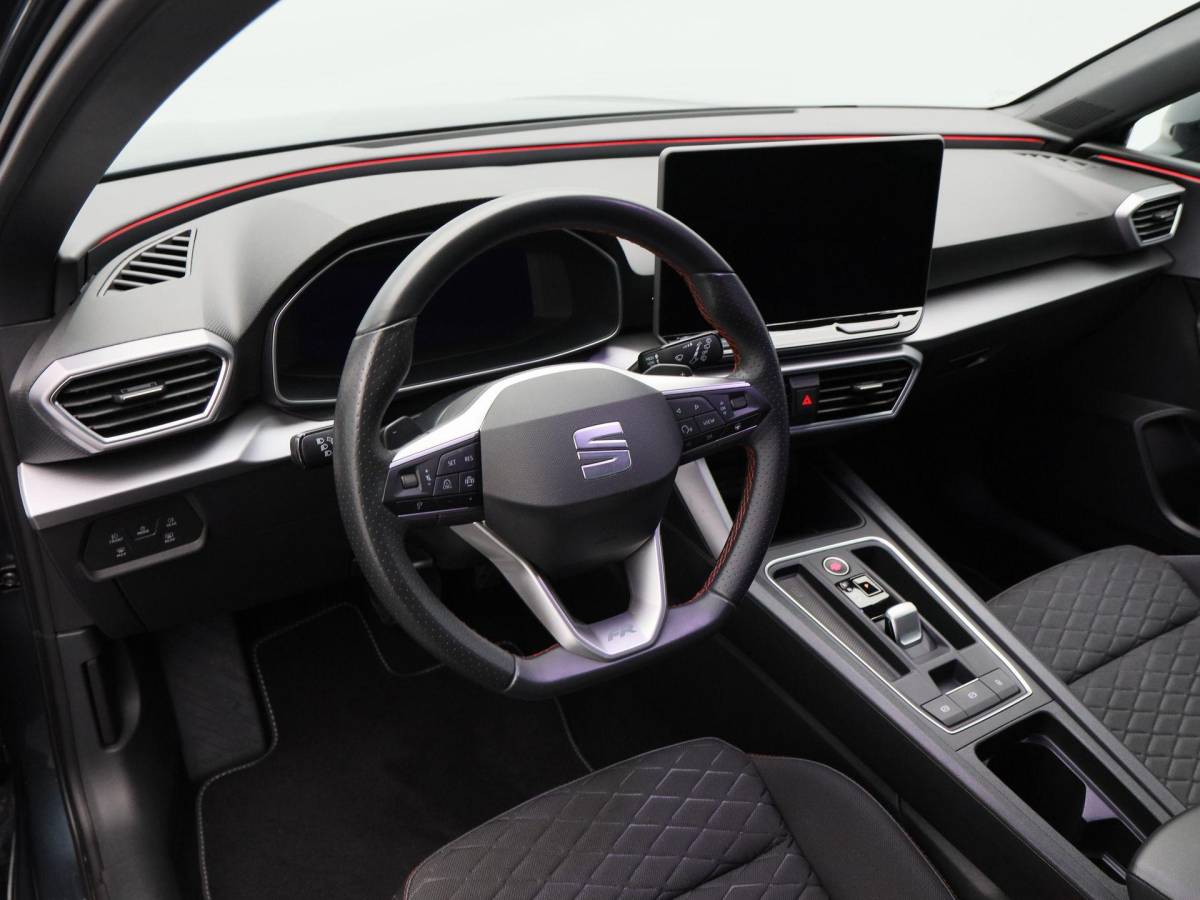 SEAT Leon SEAT Leon Sportstourer 1.5 TSi 204 Pk e-Hybrid FR Business | Stoel/Stuurverwarming | Camera | Trekhaak | Navigatie | 17 Inch | 34.512 Km !!