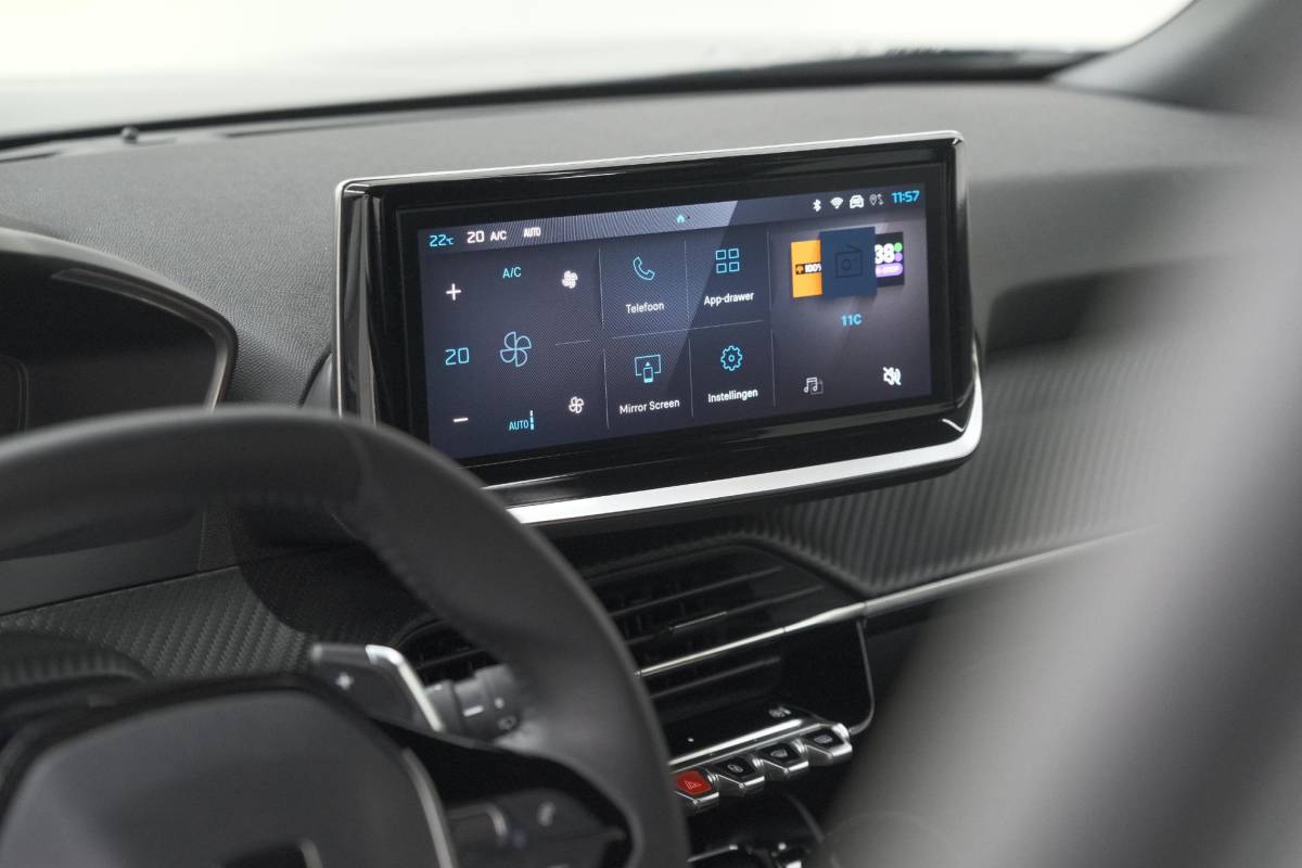 Peugeot 2008 Peugeot 2008 1.2 Hybrid 145 Allure | Apple Carplay | Climate Control | Parkeersensoren Voor + Achter