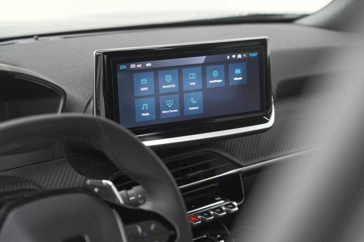 Peugeot 2008 Peugeot 2008 1.2 Hybrid 145 Allure | Apple Carplay | Climate Control | Parkeersensoren Voor + Achter