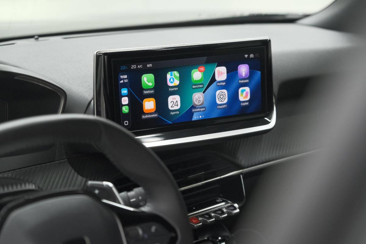 Peugeot 2008 Peugeot 2008 1.2 Hybrid 145 Allure | Apple Carplay | Climate Control | Parkeersensoren Voor + Achter