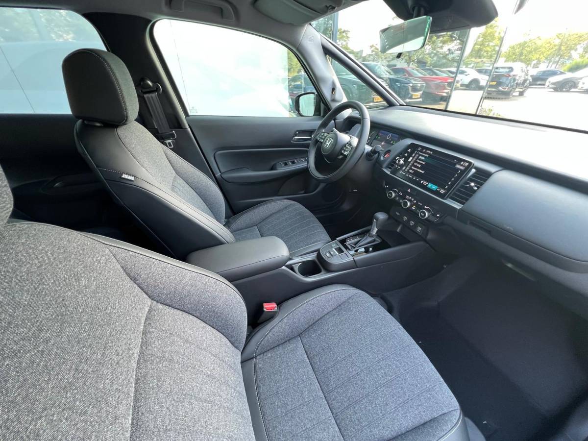 Honda Jazz Honda Jazz 1.5 e:HEV Advance NIEUWE AUTO | VOORRAAD VOORDEEL €1.450,- | AUTOMAAT | ACC | STOEL + STUURVERWARMING | APPLE EN ANDROID AUTO | A. CAMERA | NAVIGATIE |