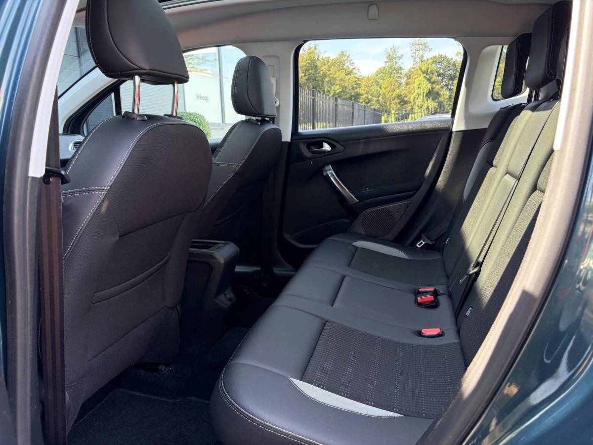 Peugeot 2008 Peugeot 2008 1.2 PureTech Allure ✓1e Eigenaar✓D-riem vv in 2025✓110pk✓Navi✓Pano✓Carplay✓Pdc V+A✓Lm velgen✓N.A.P✓Halfleder✓Clima✓Apk tot 10-2027