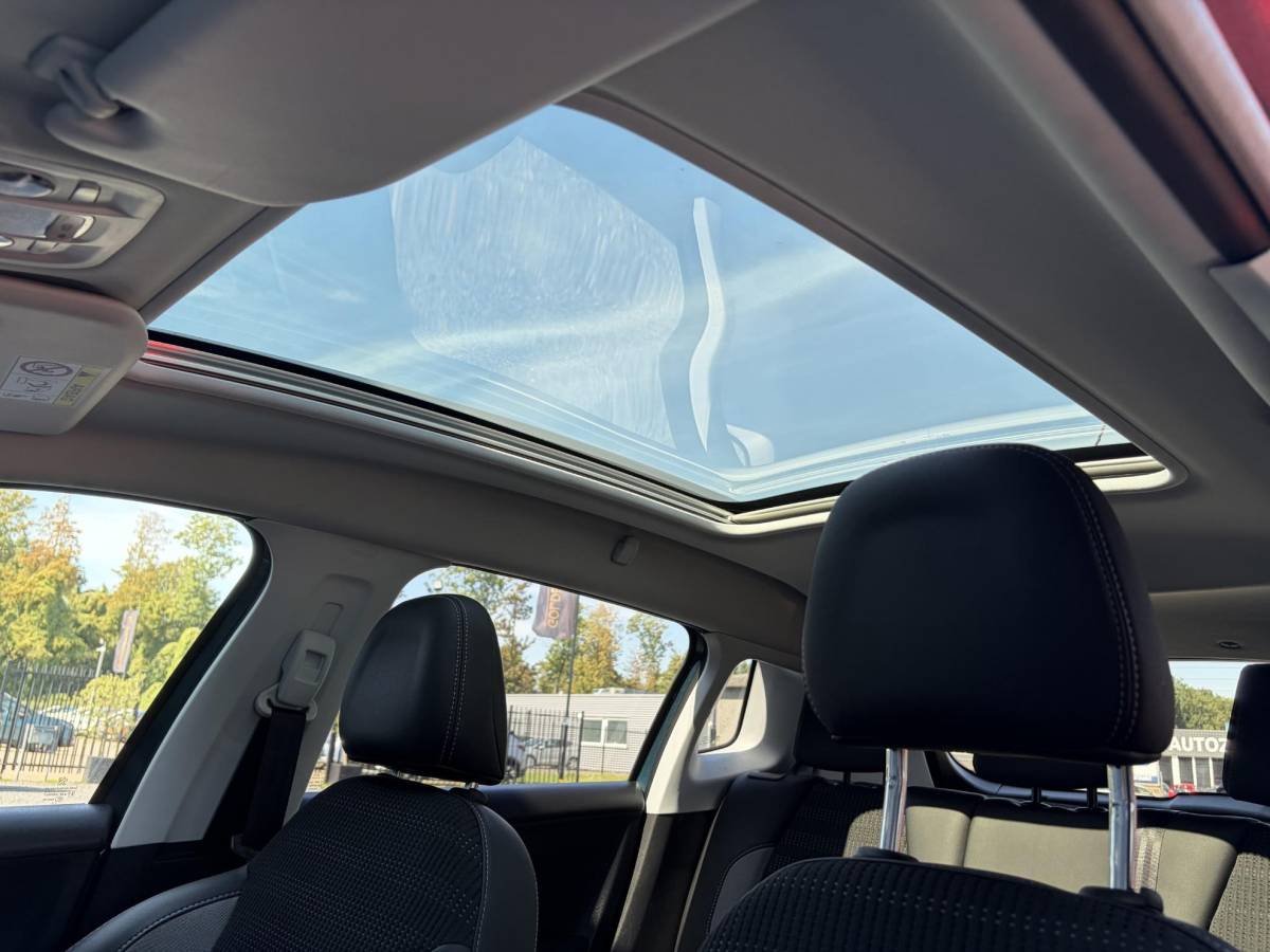 Peugeot 2008 Peugeot 2008 1.2 PureTech Allure ✓1e Eigenaar✓D-riem vv in 2025✓110pk✓Navi✓Pano✓Carplay✓Pdc V+A✓Lm velgen✓N.A.P✓Halfleder✓Clima✓Apk tot 10-2027