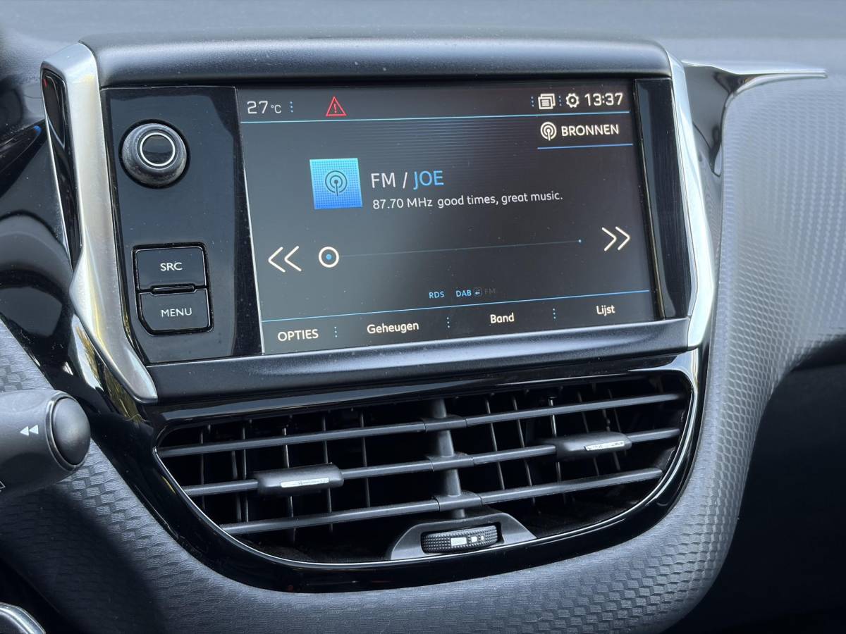 Peugeot 2008 Peugeot 2008 1.2 PureTech Allure ✓1e Eigenaar✓D-riem vv in 2025✓110pk✓Navi✓Pano✓Carplay✓Pdc V+A✓Lm velgen✓N.A.P✓Halfleder✓Clima✓Apk tot 10-2027