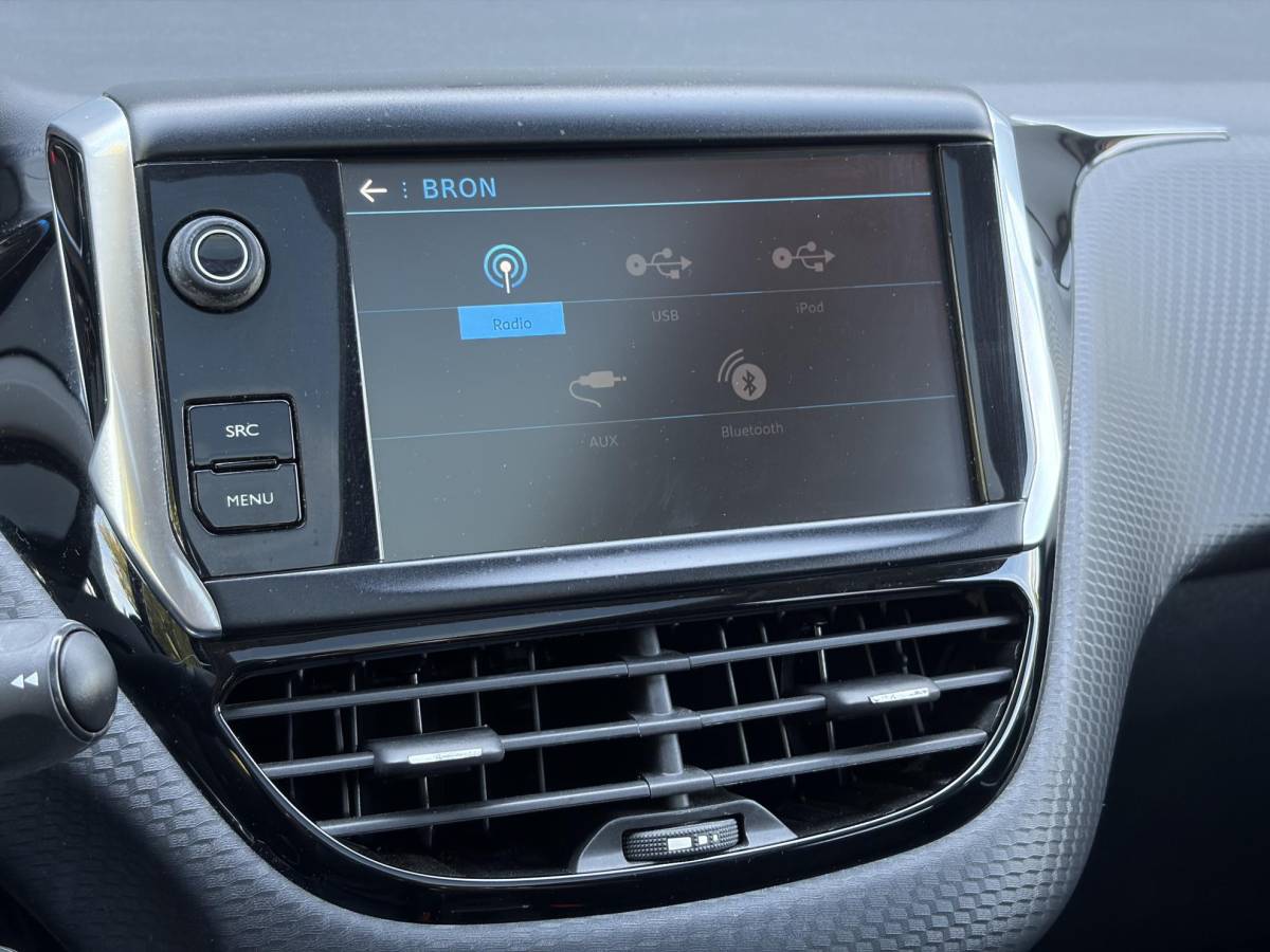 Peugeot 2008 Peugeot 2008 1.2 PureTech Allure ✓1e Eigenaar✓D-riem vv in 2025✓110pk✓Navi✓Pano✓Carplay✓Pdc V+A✓Lm velgen✓N.A.P✓Halfleder✓Clima✓Apk tot 10-2027
