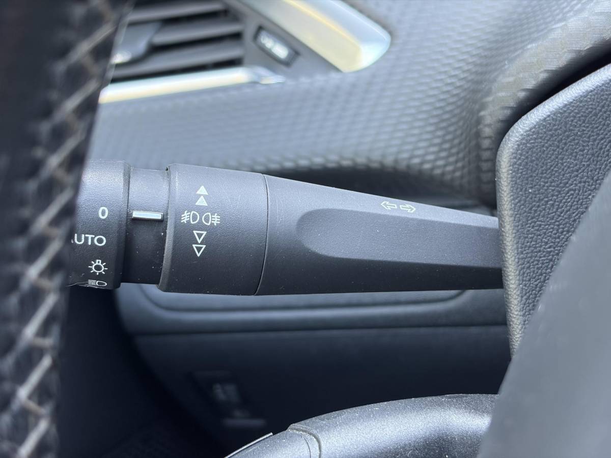 Peugeot 2008 Peugeot 2008 1.2 PureTech Allure ✓1e Eigenaar✓D-riem vv in 2025✓110pk✓Navi✓Pano✓Carplay✓Pdc V+A✓Lm velgen✓N.A.P✓Halfleder✓Clima✓Apk tot 10-2027