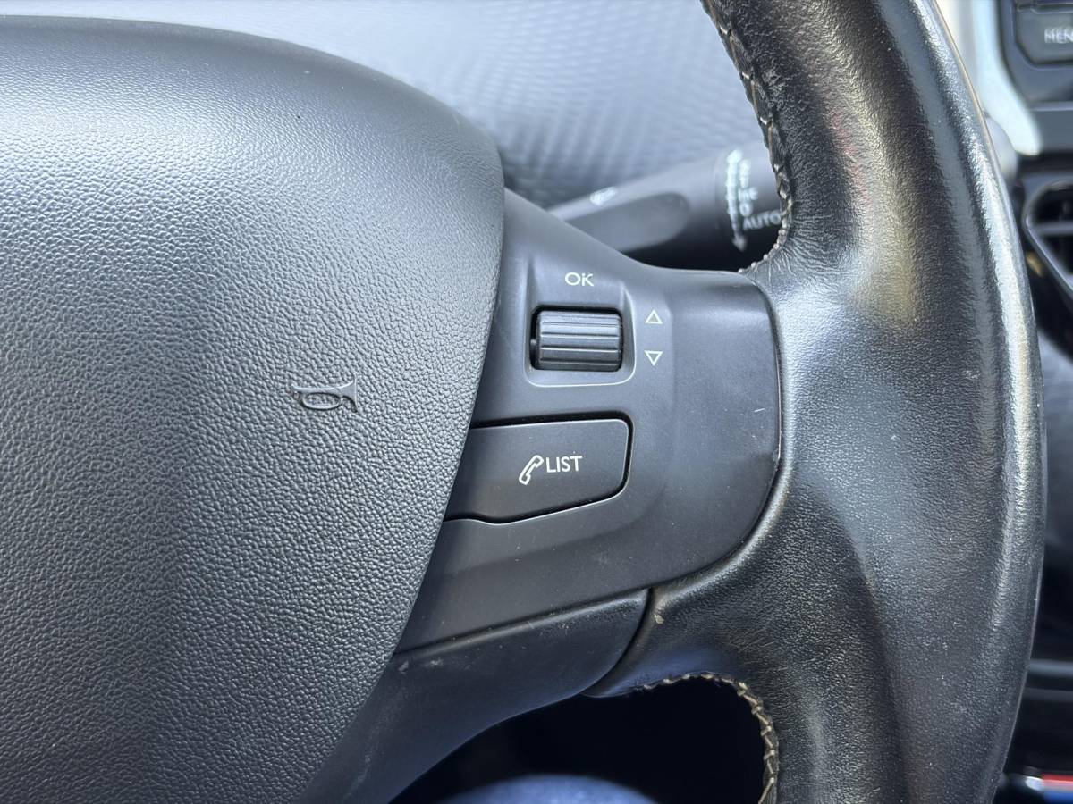 Peugeot 2008 Peugeot 2008 1.2 PureTech Allure ✓1e Eigenaar✓D-riem vv in 2025✓110pk✓Navi✓Pano✓Carplay✓Pdc V+A✓Lm velgen✓N.A.P✓Halfleder✓Clima✓Apk tot 10-2027