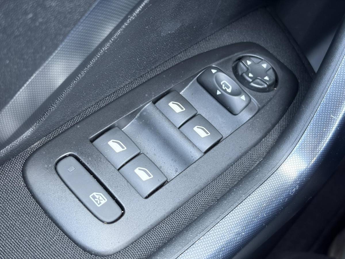 Peugeot 2008 Peugeot 2008 1.2 PureTech Allure ✓1e Eigenaar✓D-riem vv in 2025✓110pk✓Navi✓Pano✓Carplay✓Pdc V+A✓Lm velgen✓N.A.P✓Halfleder✓Clima✓Apk tot 10-2027
