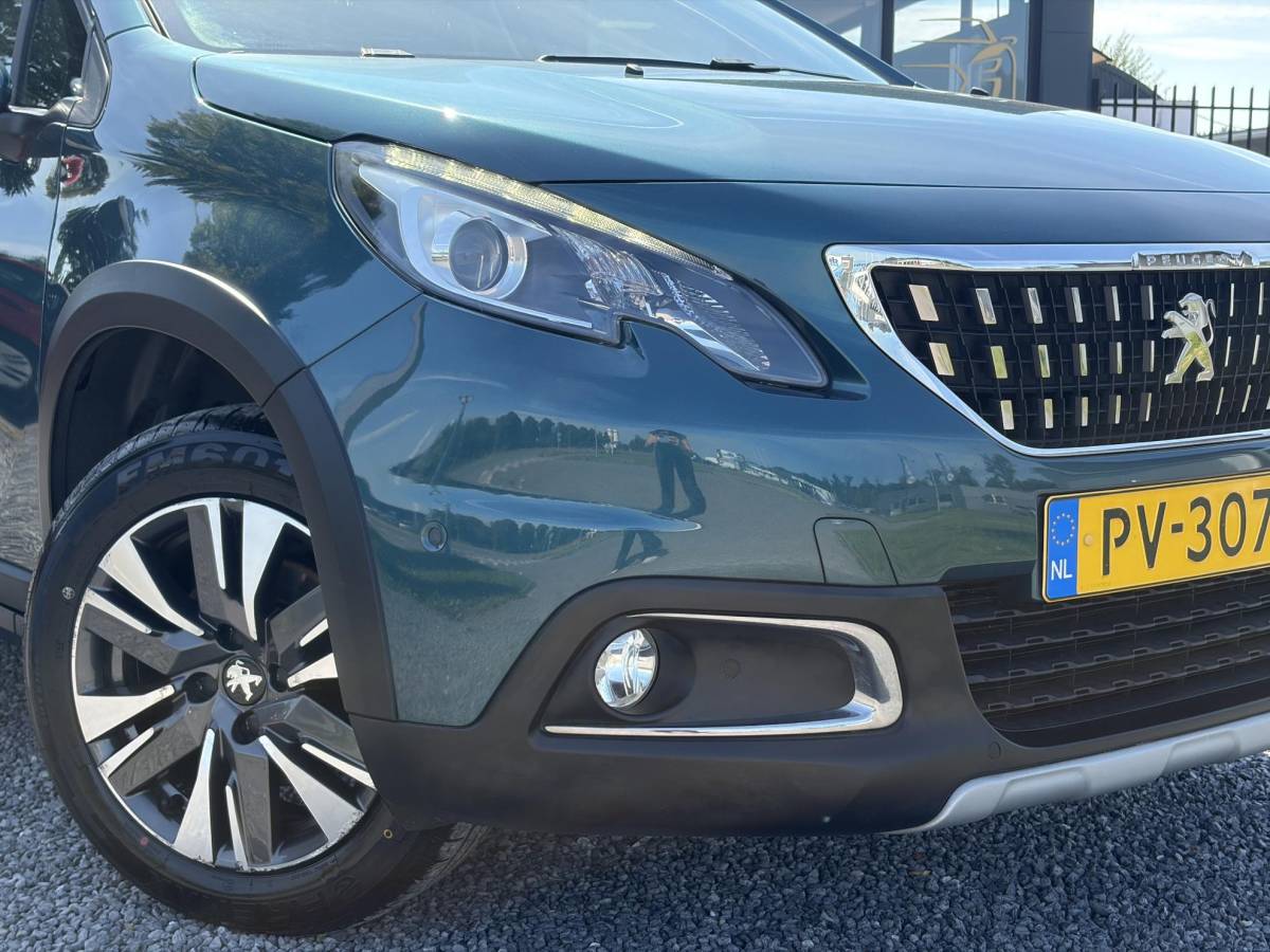 Peugeot 2008 Peugeot 2008 1.2 PureTech Allure ✓1e Eigenaar✓D-riem vv in 2025✓110pk✓Navi✓Pano✓Carplay✓Pdc V+A✓Lm velgen✓N.A.P✓Halfleder✓Clima✓Apk tot 10-2027