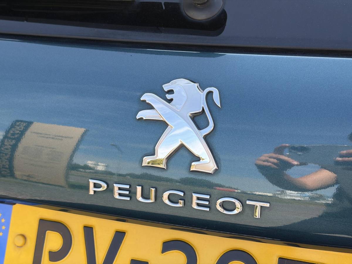 Peugeot 2008 Peugeot 2008 1.2 PureTech Allure ✓1e Eigenaar✓D-riem vv in 2025✓110pk✓Navi✓Pano✓Carplay✓Pdc V+A✓Lm velgen✓N.A.P✓Halfleder✓Clima✓Apk tot 10-2027