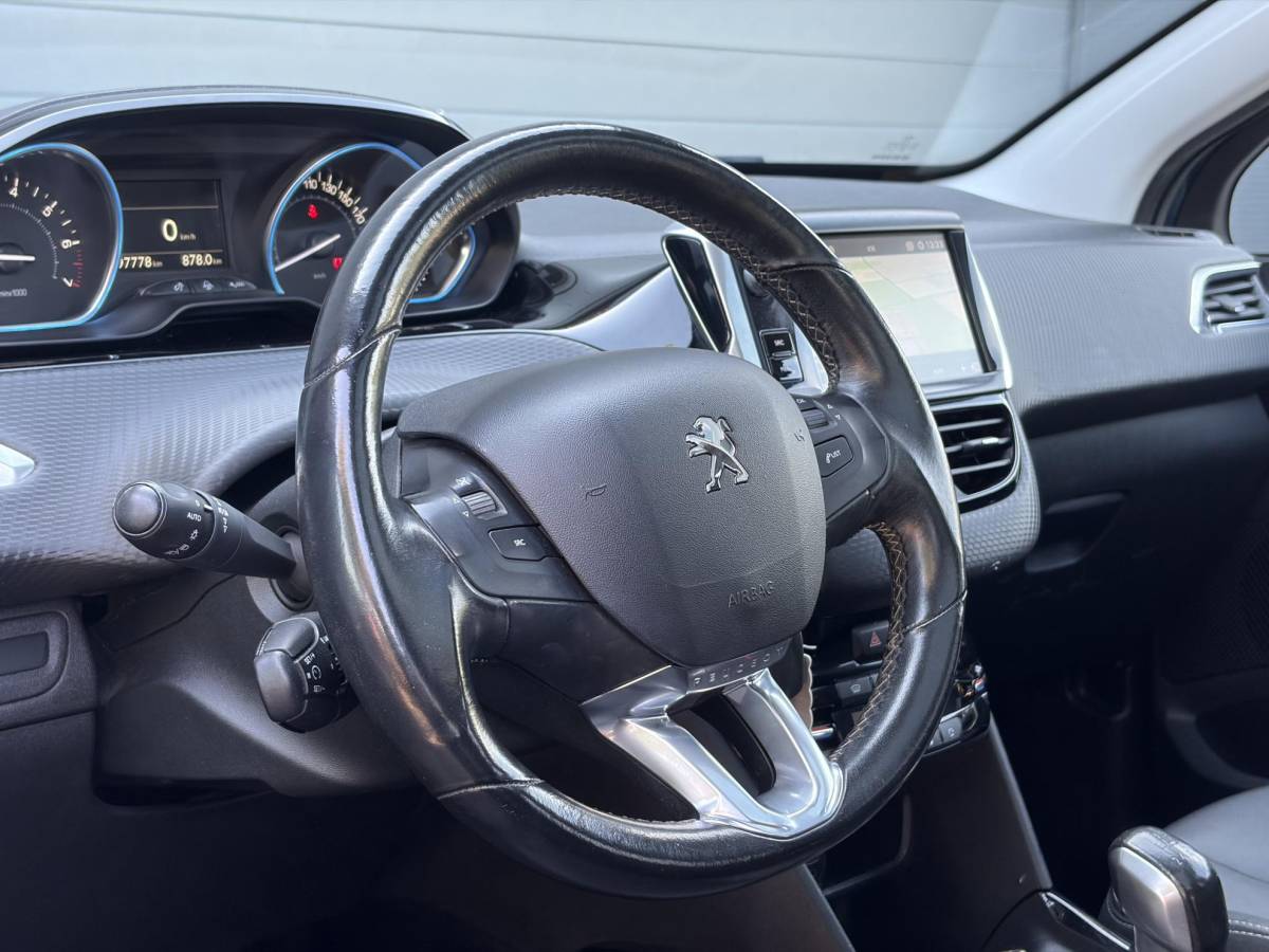 Peugeot 2008 Peugeot 2008 1.2 PureTech Allure ✓1e Eigenaar✓D-riem vv in 2025✓110pk✓Navi✓Pano✓Carplay✓Pdc V+A✓Lm velgen✓N.A.P✓Halfleder✓Clima✓Apk tot 10-2027