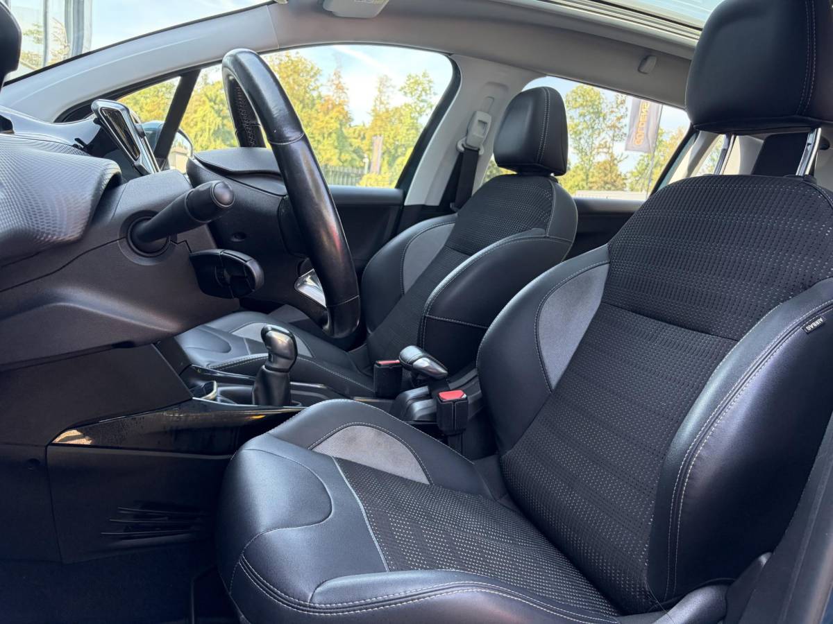 Peugeot 2008 Peugeot 2008 1.2 PureTech Allure ✓1e Eigenaar✓D-riem vv in 2025✓110pk✓Navi✓Pano✓Carplay✓Pdc V+A✓Lm velgen✓N.A.P✓Halfleder✓Clima✓Apk tot 10-2027