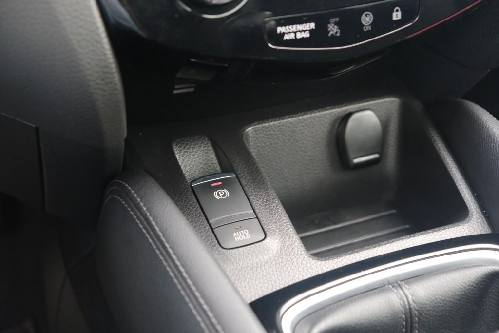 Nissan QASHQAI Nissan Qashqai 1.3 DIG-T 140pk Tekna | Navi | App Connect | Climate | Cruise | Panoramadak | 360° Camera | Keyless | Winter Pakket | Trekhaak