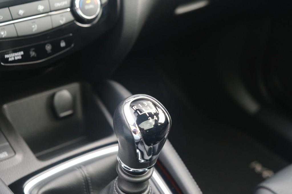 Nissan QASHQAI Nissan Qashqai 1.3 DIG-T 140pk Tekna | Navi | App Connect | Climate | Cruise | Panoramadak | 360° Camera | Keyless | Winter Pakket | Trekhaak