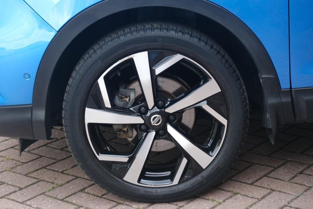 Nissan QASHQAI Nissan Qashqai 1.3 DIG-T 140pk Tekna | Navi | App Connect | Climate | Cruise | Panoramadak | 360° Camera | Keyless | Winter Pakket | Trekhaak