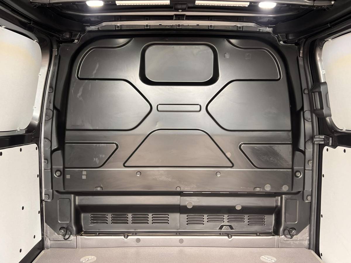 Ford Transit Custom Ford Transit Custom 320 2.0 TDCI L1H1 Sport Gesloten Bestelwagen | trekhaak | Navigatie.