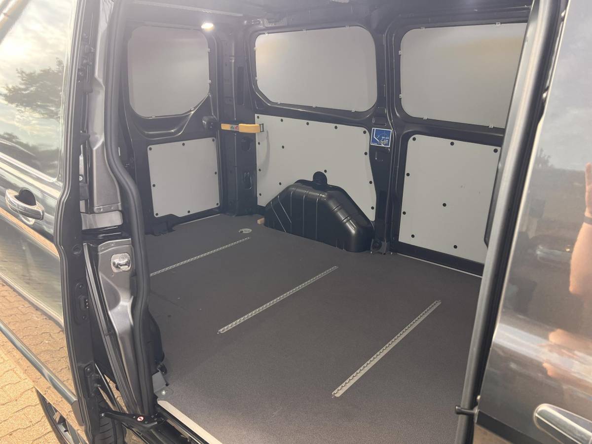 Ford Transit Custom Ford Transit Custom 320 2.0 TDCI L1H1 Sport Gesloten Bestelwagen | trekhaak | Navigatie.