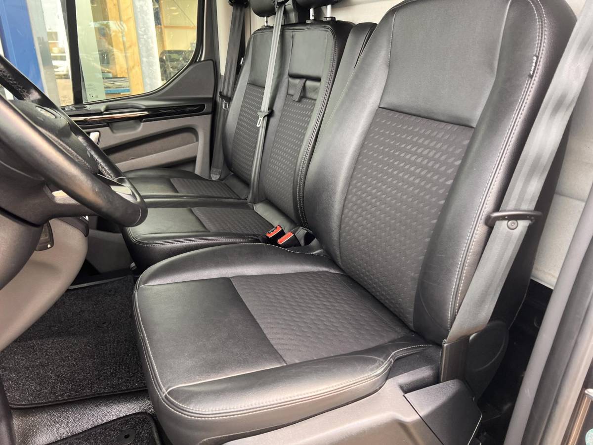 Ford Transit Custom Ford Transit Custom 320 2.0 TDCI L1H1 Sport Gesloten Bestelwagen | trekhaak | Navigatie.