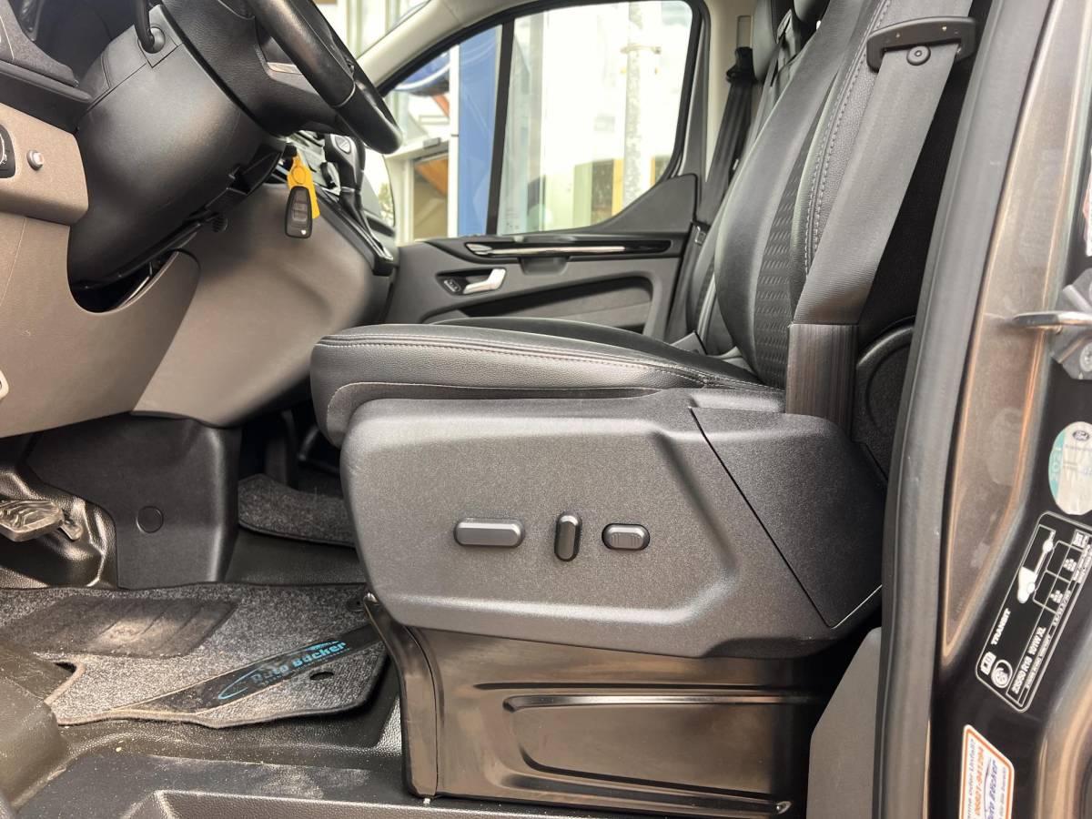 Ford Transit Custom Ford Transit Custom 320 2.0 TDCI L1H1 Sport Gesloten Bestelwagen | trekhaak | Navigatie.