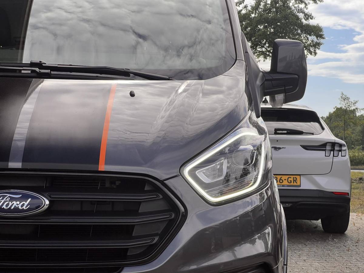 Ford Transit Custom Ford Transit Custom 320 2.0 TDCI L1H1 Sport Gesloten Bestelwagen | trekhaak | Navigatie.