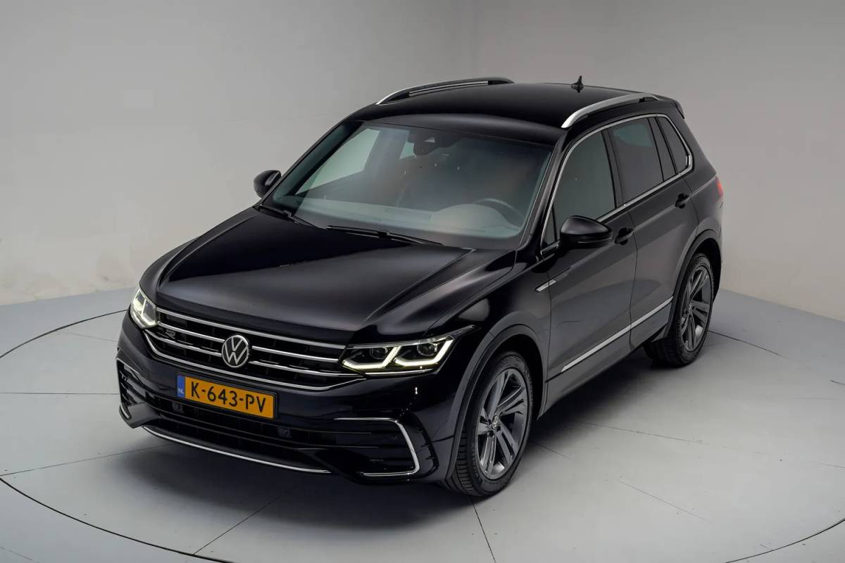 Volkswagen Tiguan Volkswagen Tiguan 1.5 TSI R-Line Business+ Aut. [ Adapt.cruise Navi Virtual ]