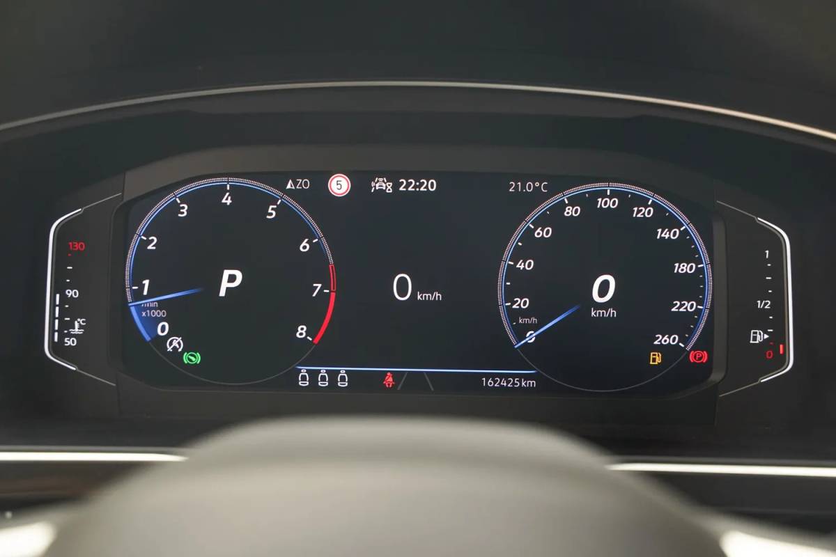 Volkswagen Tiguan Volkswagen Tiguan 1.5 TSI R-Line Business+ Aut. [ Adapt.cruise Navi Virtual ]