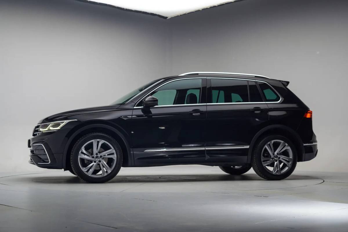 Volkswagen Tiguan Volkswagen Tiguan 1.5 TSI R-Line Business+ Aut. [ Adapt.cruise Navi Virtual ]