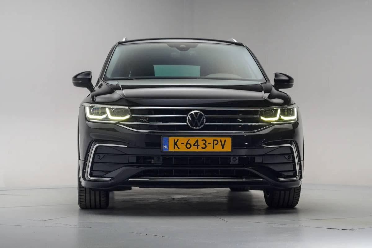 Volkswagen Tiguan Volkswagen Tiguan 1.5 TSI R-Line Business+ Aut. [ Adapt.cruise Navi Virtual ]