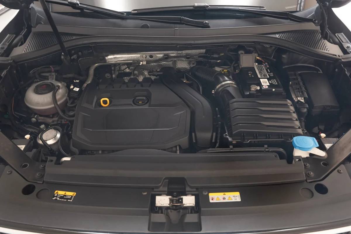 Volkswagen Tiguan Volkswagen Tiguan 1.5 TSI R-Line Business+ Aut. [ Adapt.cruise Navi Virtual ]