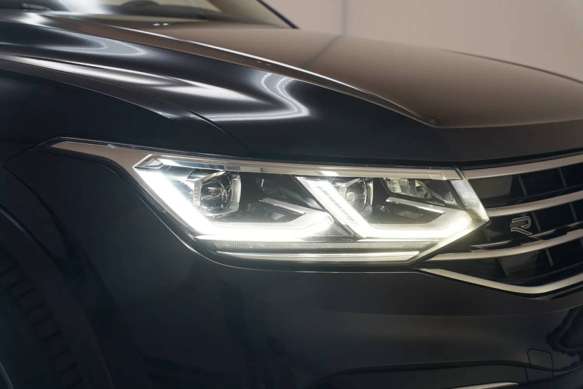 Volkswagen Tiguan Volkswagen Tiguan 1.5 TSI R-Line Business+ Aut. [ Adapt.cruise Navi Virtual ]
