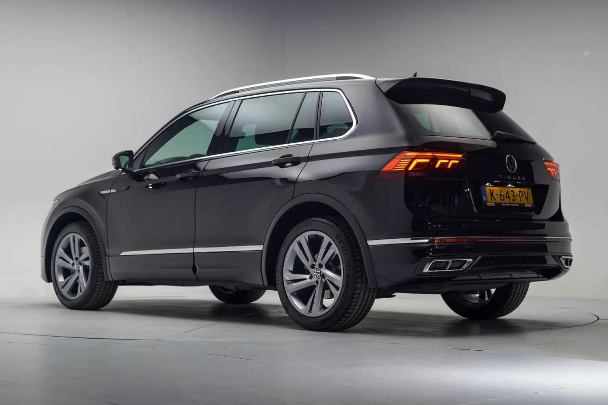 Volkswagen Tiguan Volkswagen Tiguan 1.5 TSI R-Line Business+ Aut. [ Adapt.cruise Navi Virtual ]