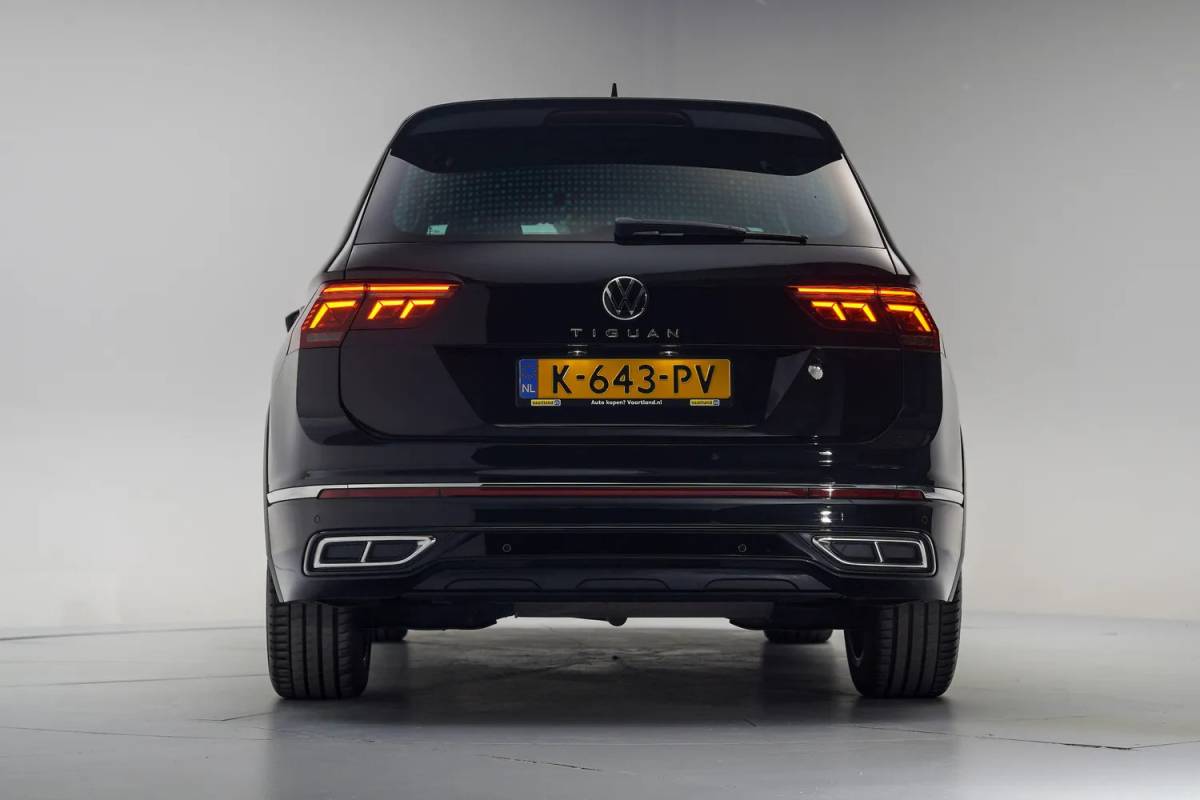 Volkswagen Tiguan Volkswagen Tiguan 1.5 TSI R-Line Business+ Aut. [ Adapt.cruise Navi Virtual ]