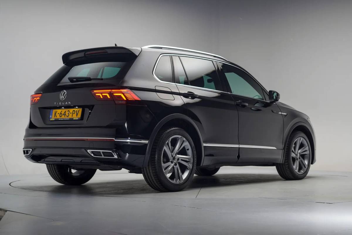 Volkswagen Tiguan Volkswagen Tiguan 1.5 TSI R-Line Business+ Aut. [ Adapt.cruise Navi Virtual ]