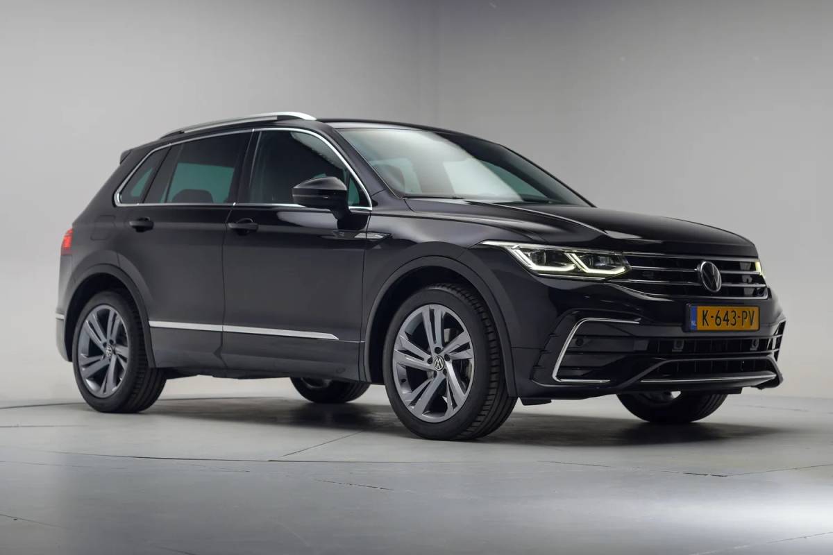 Volkswagen Tiguan Volkswagen Tiguan 1.5 TSI R-Line Business+ Aut. [ Adapt.cruise Navi Virtual ]