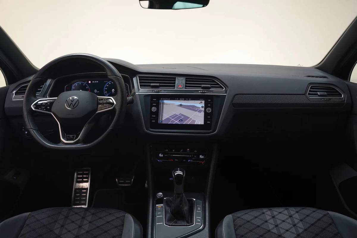 Volkswagen Tiguan Volkswagen Tiguan 1.5 TSI R-Line Business+ Aut. [ Adapt.cruise Navi Virtual ]