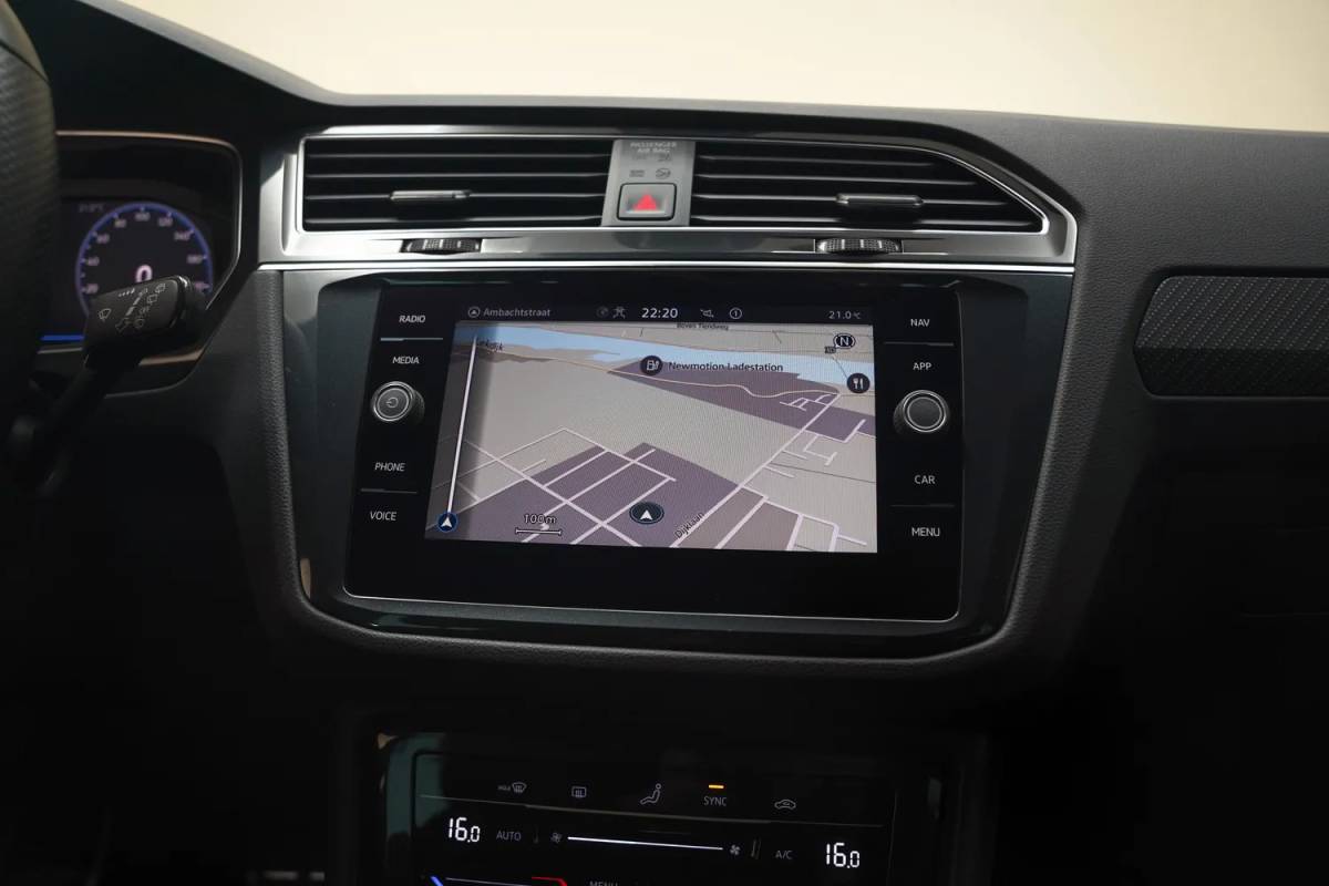 Volkswagen Tiguan Volkswagen Tiguan 1.5 TSI R-Line Business+ Aut. [ Adapt.cruise Navi Virtual ]