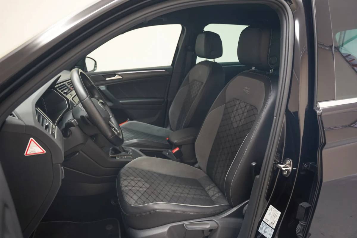 Volkswagen Tiguan Volkswagen Tiguan 1.5 TSI R-Line Business+ Aut. [ Adapt.cruise Navi Virtual ]