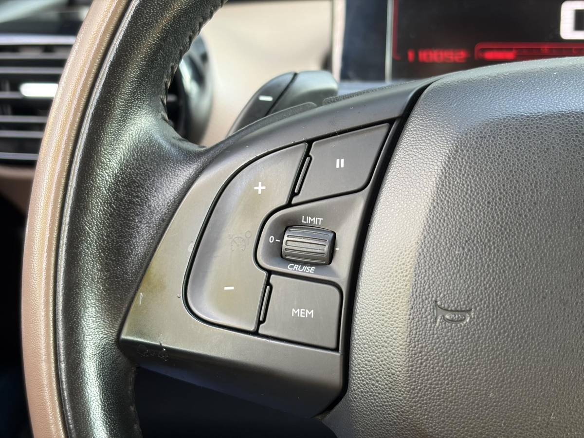 Citroën C4 Cactus Citroen C4 Cactus 1.2 PureTech Feel ✓D-riem vv in 06-2025✓Navi✓Carplay✓Clima✓Cruise✓Pdc✓Automaat✓N.A.P✓Apk tot 06-2027