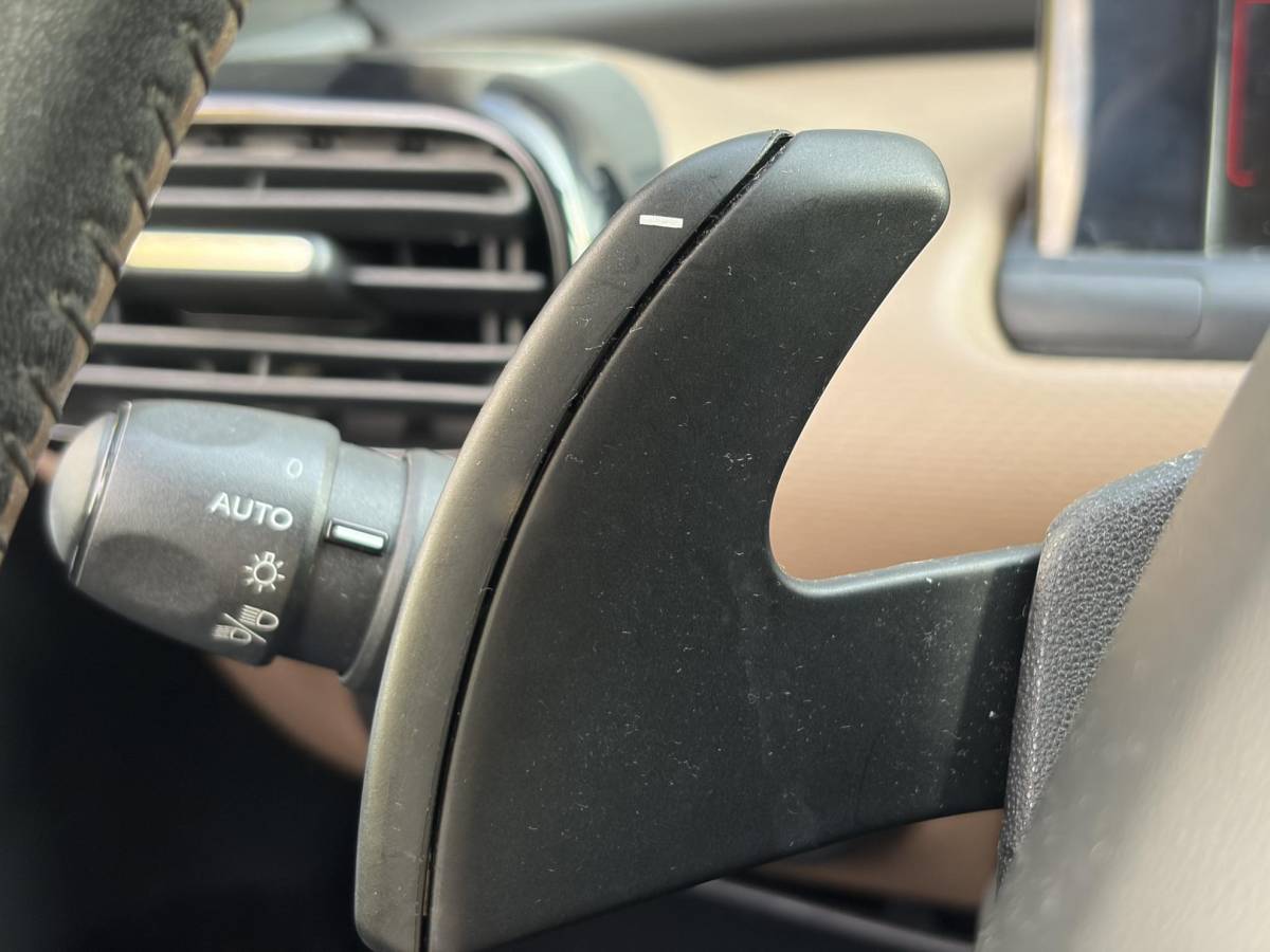 Citroën C4 Cactus Citroen C4 Cactus 1.2 PureTech Feel ✓D-riem vv in 06-2025✓Navi✓Carplay✓Clima✓Cruise✓Pdc✓Automaat✓N.A.P✓Apk tot 06-2027